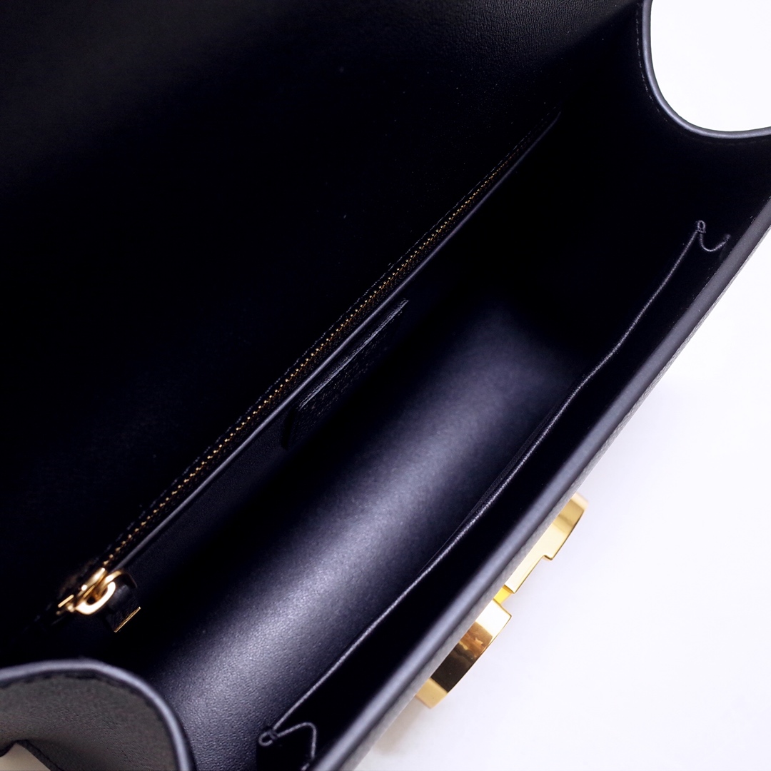 30 Montaigne Chain Bag Black Grained Calfskin